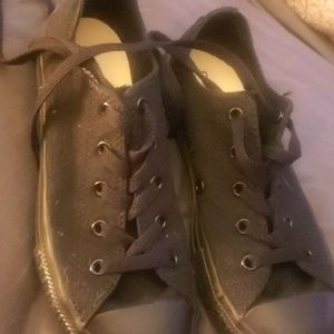 Boys Size 2.5 Converse Black Shoes